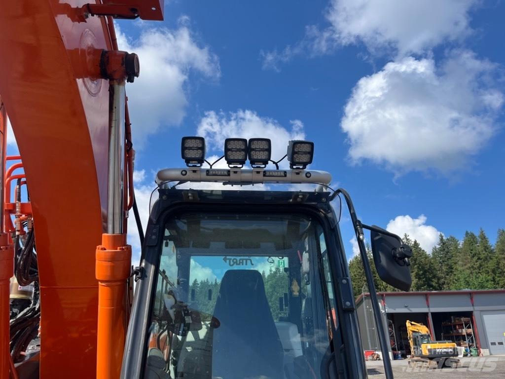 Hitachi ZX 135 US-6 Lánctalpas kotrók