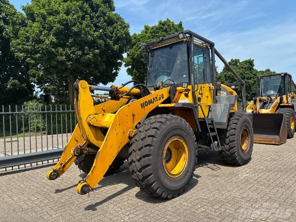 Komatsu WA 320-5 Gumikerekes homlokrakodók
