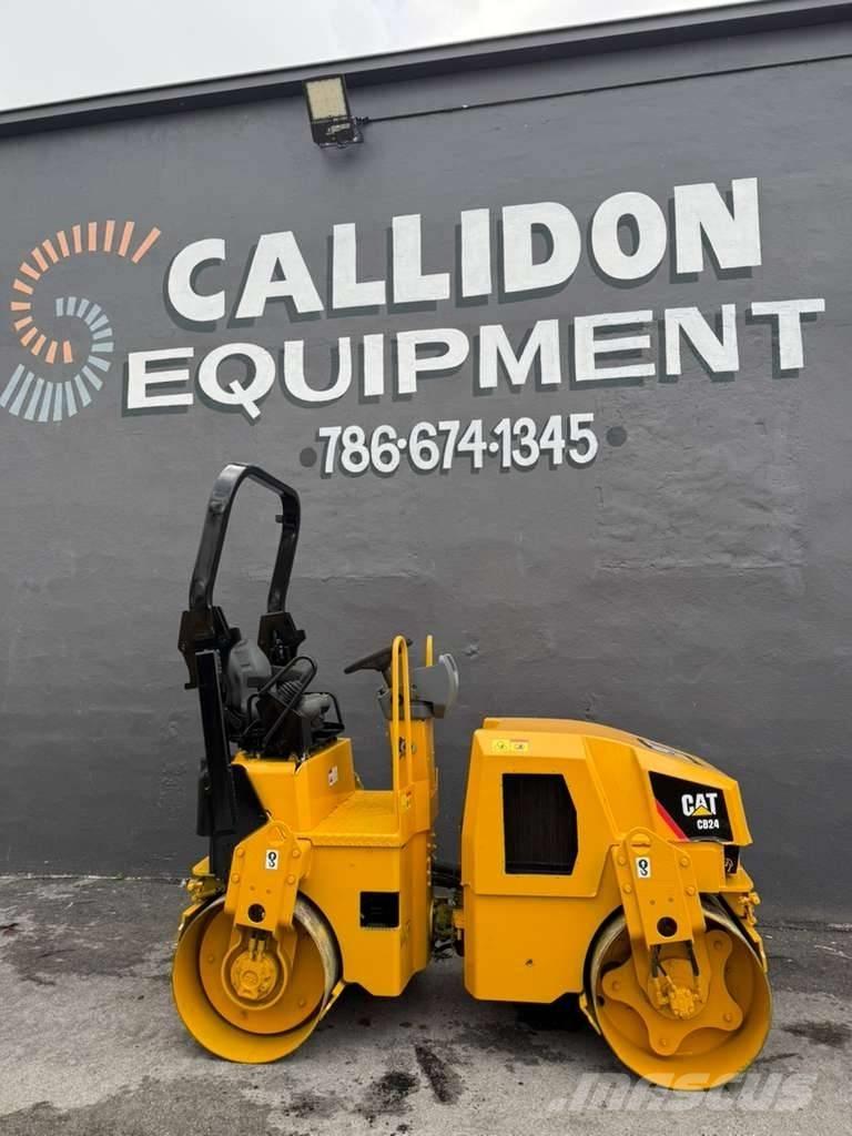 CAT CB 24 Ikerdobos hengerek