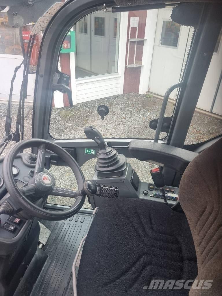 Weidemann 2070 CX80 Gumikerekes homlokrakodók