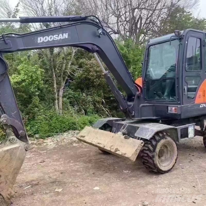 Doosan dx60w Gumikerekes kotrók