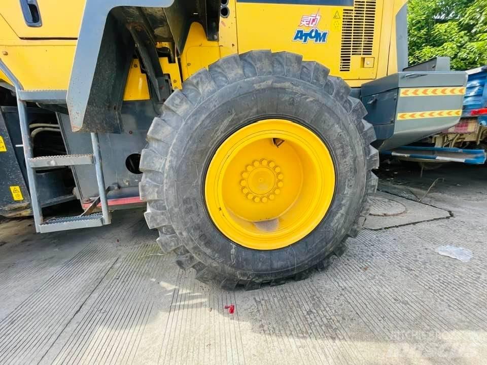 Komatsu WA380-8 Gumikerekes homlokrakodók