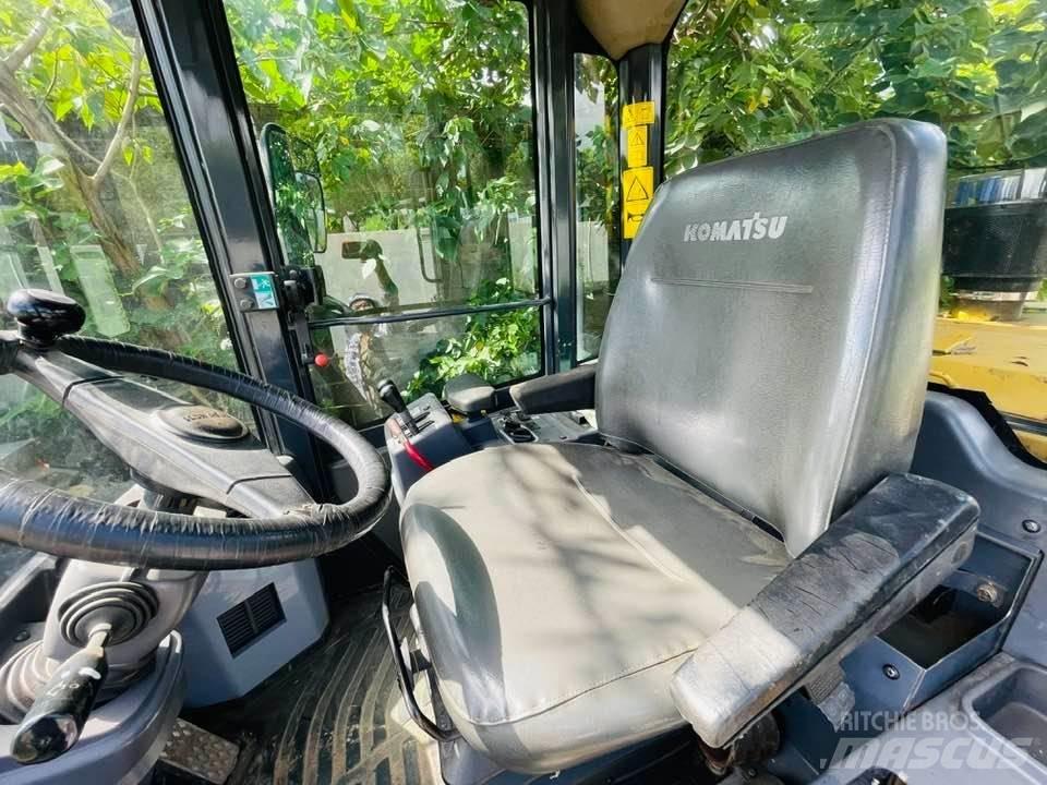 Komatsu WA380-8 Gumikerekes homlokrakodók