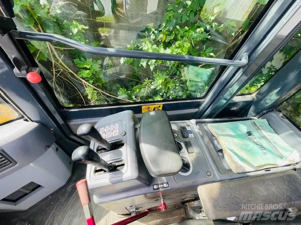 Komatsu WA380-8 Gumikerekes homlokrakodók