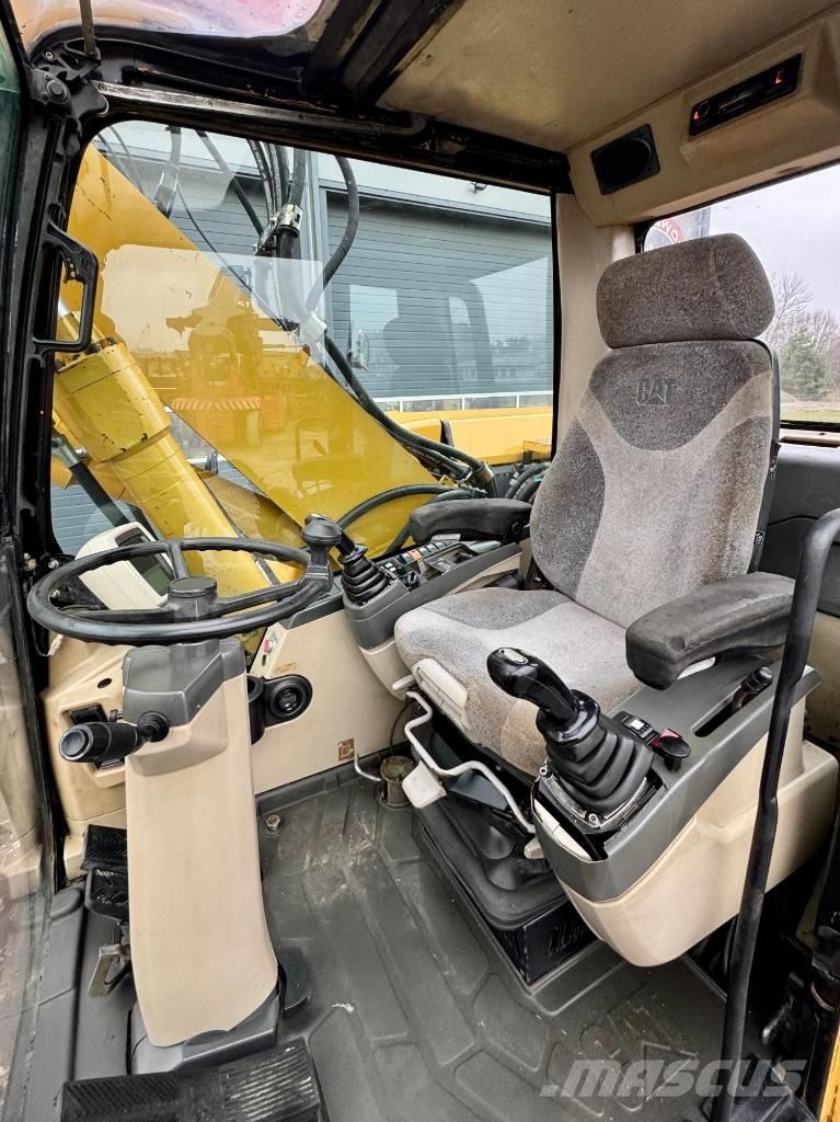 CAT M 316 C Gumikerekes kotrók