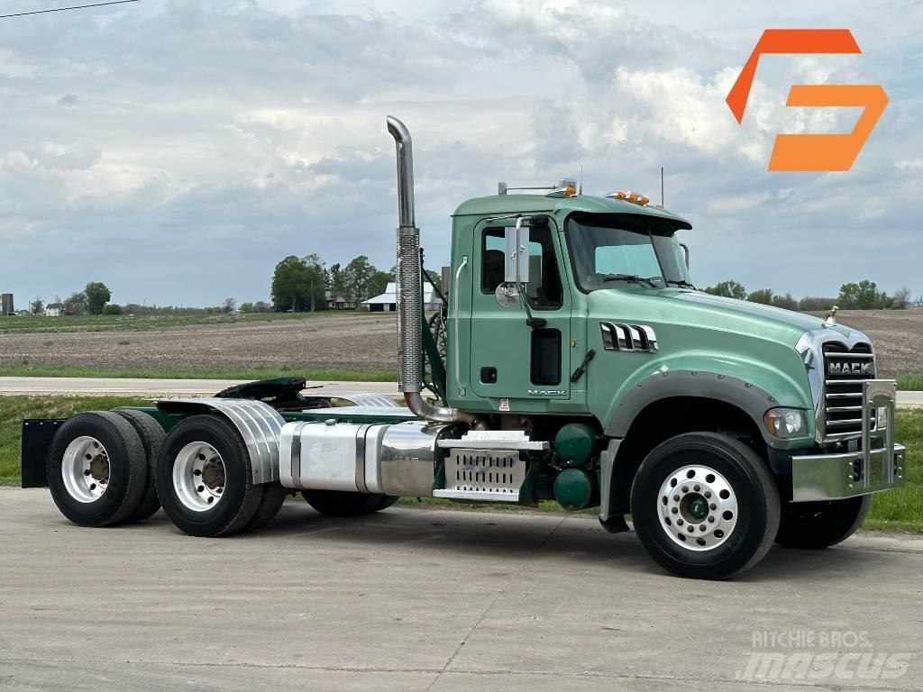 Mack GU713 Nyergesvontatók