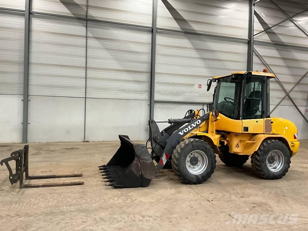 Volvo L 30 B - Z/X Gumikerekes homlokrakodók