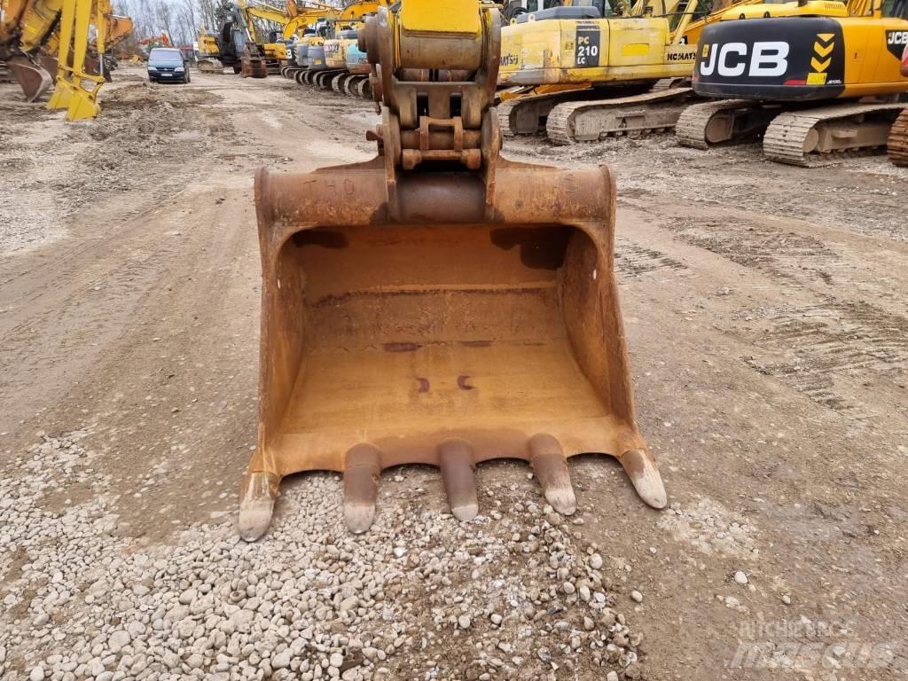 JCB JS 220 LC Lánctalpas kotrók