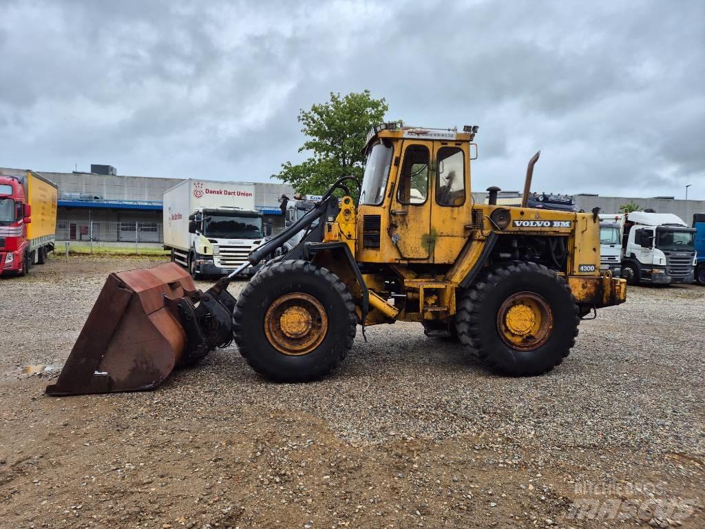 Volvo BM 4300 Gumikerekes homlokrakodók