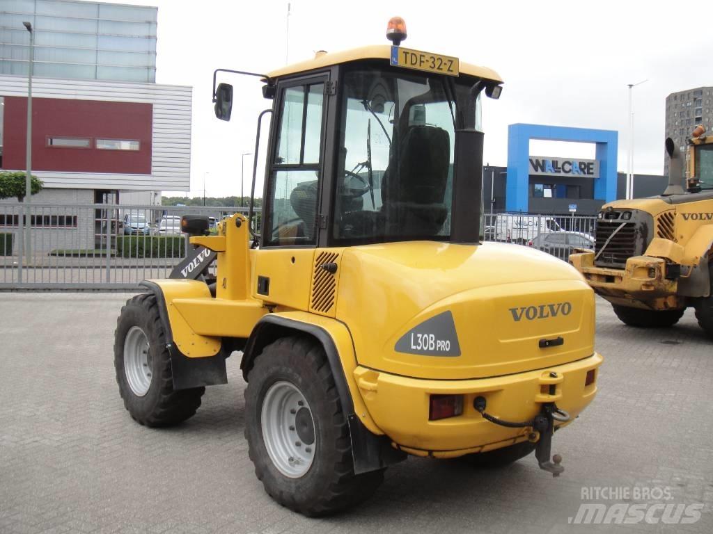 Volvo L 30 B Gumikerekes homlokrakodók