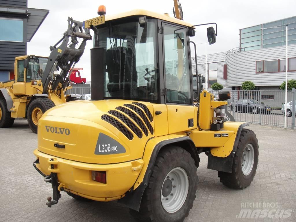 Volvo L 30 B Gumikerekes homlokrakodók