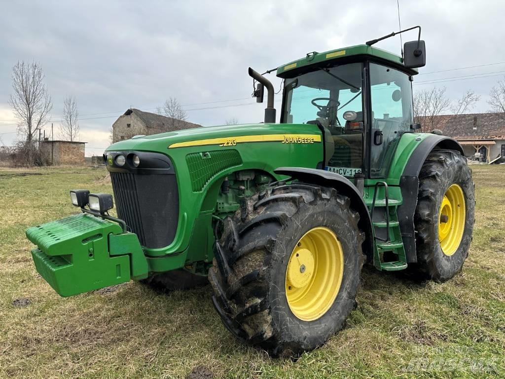 John Deere 8220 Traktorok