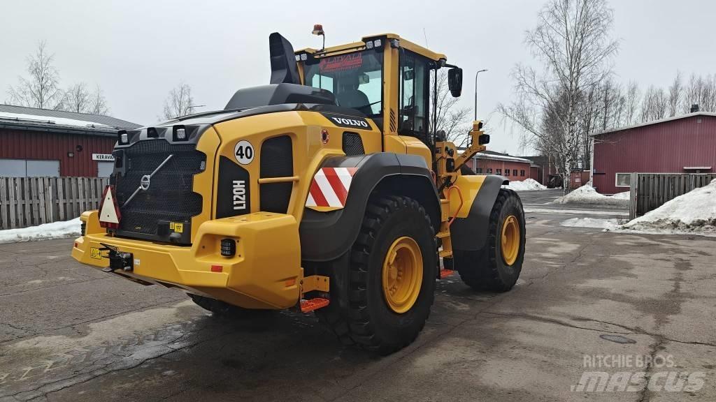 Volvo 120H Gumikerekes homlokrakodók