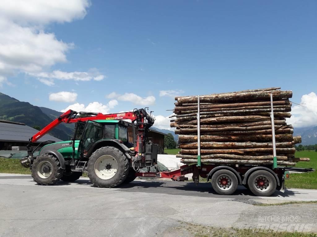 Valtra T 151 E HT Erdészeti traktorok