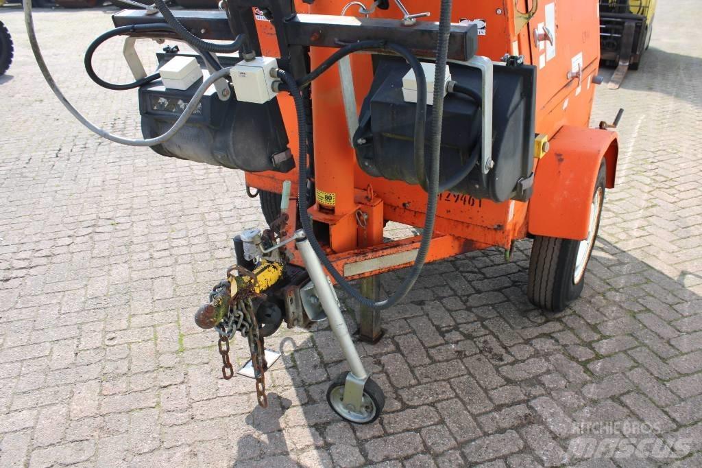 JLG 6308 AN Fénytornyok