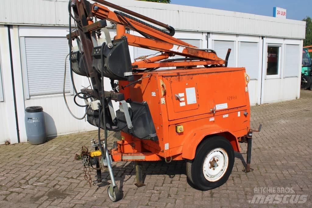 JLG 6308 AN Fénytornyok