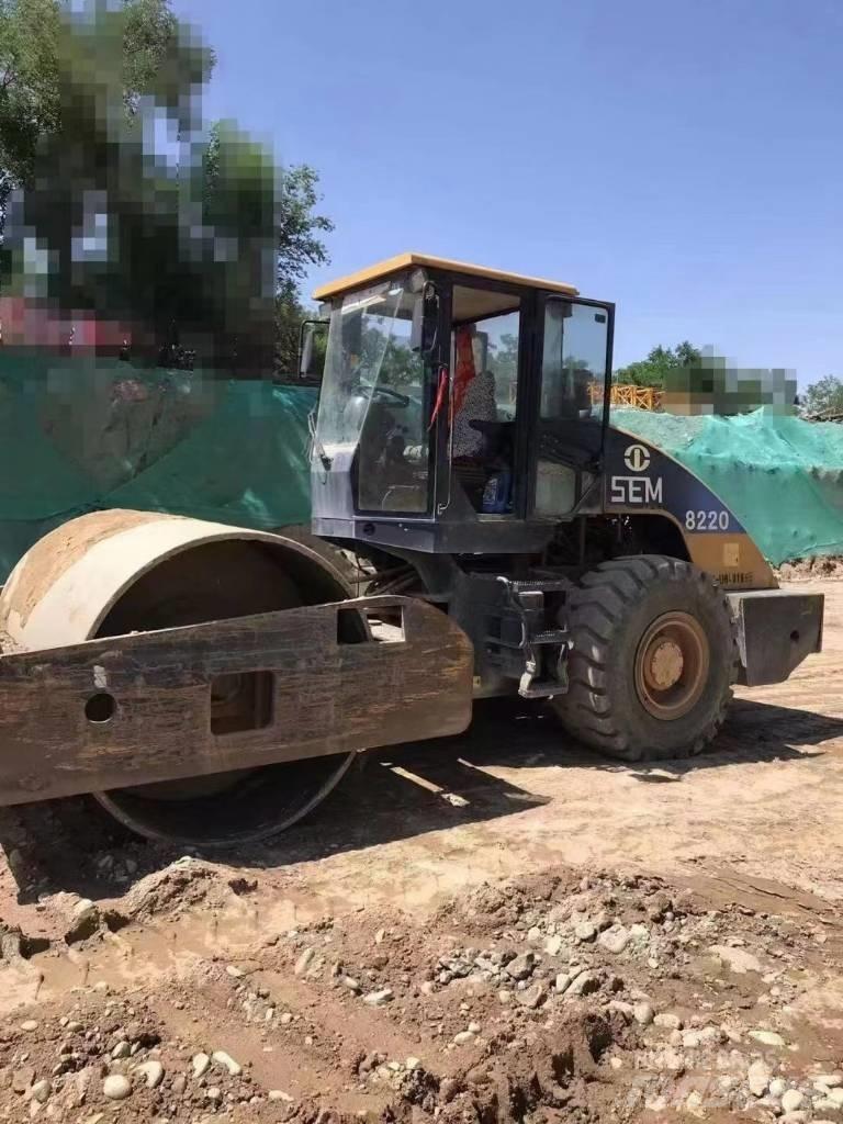 SEM 8220 compactor Egydobos hengerek