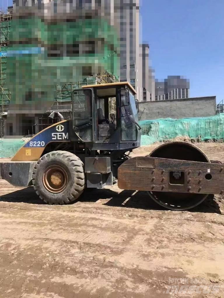 SEM 8220 compactor Egydobos hengerek
