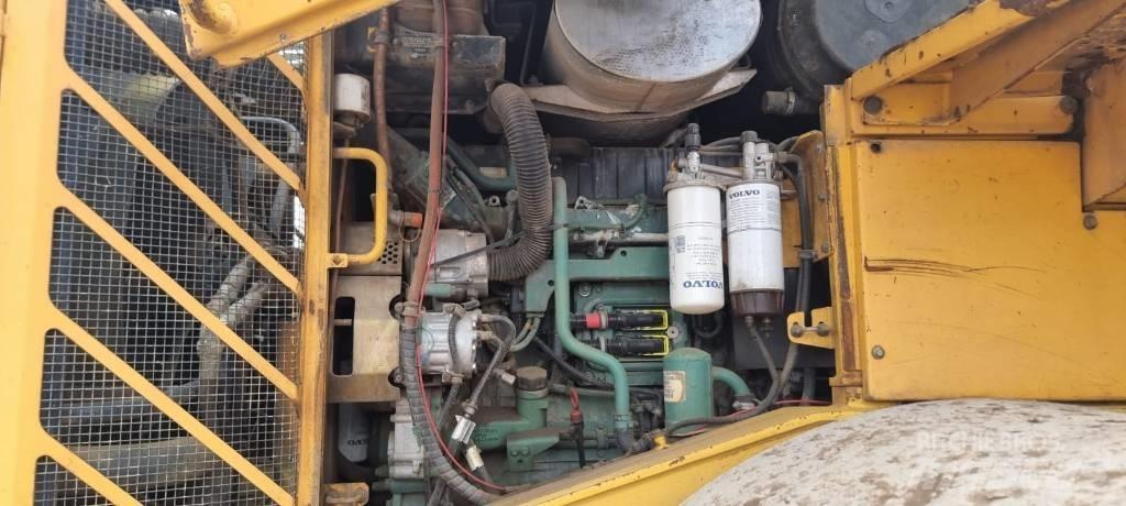 Volvo L 220 E Gumikerekes homlokrakodók