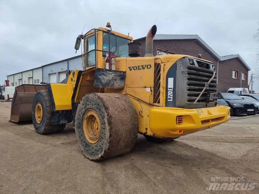 Volvo L 220 E Gumikerekes homlokrakodók