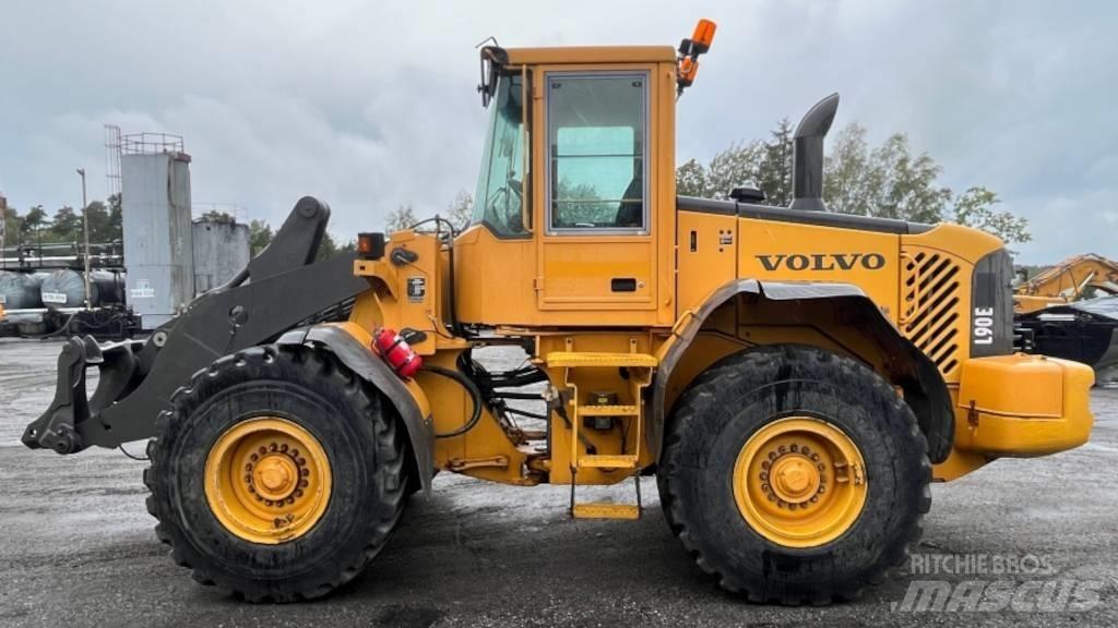 Volvo L 90 E Gumikerekes homlokrakodók