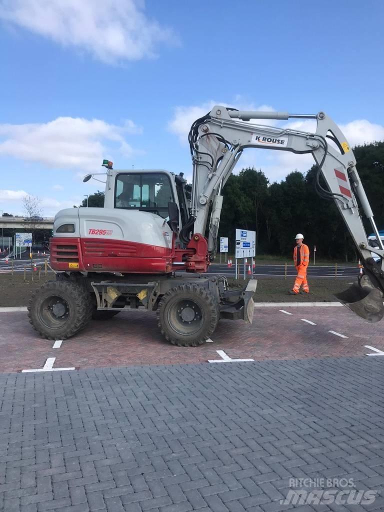 Takeuchi TB295W Gumikerekes kotrók