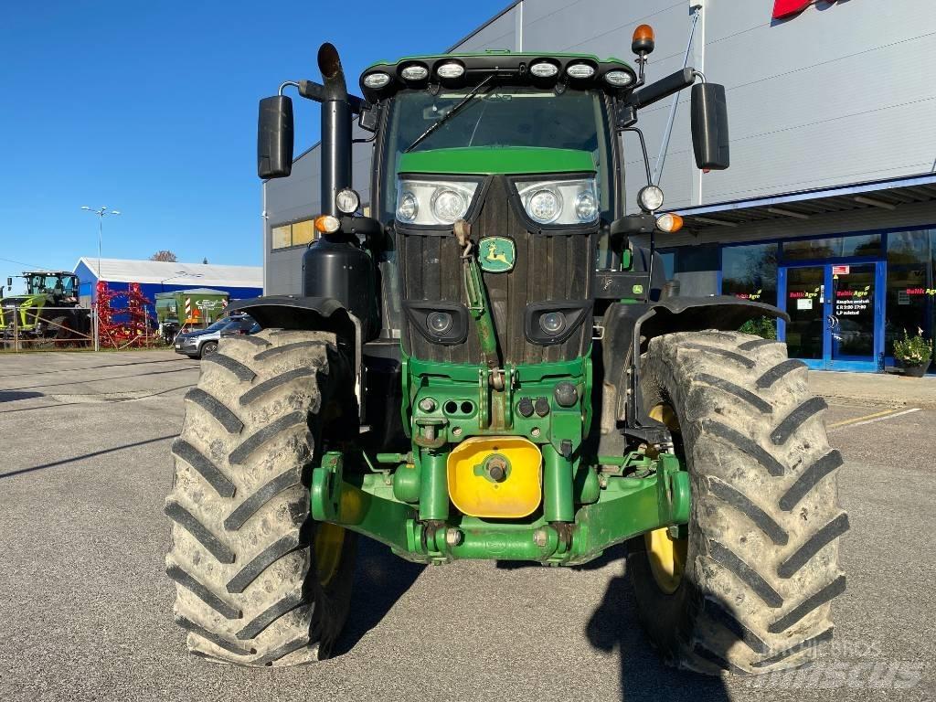 John Deere 6215 R Traktorok