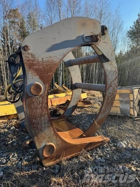 Volvo 150/180 Gumikerekes homlokrakodók