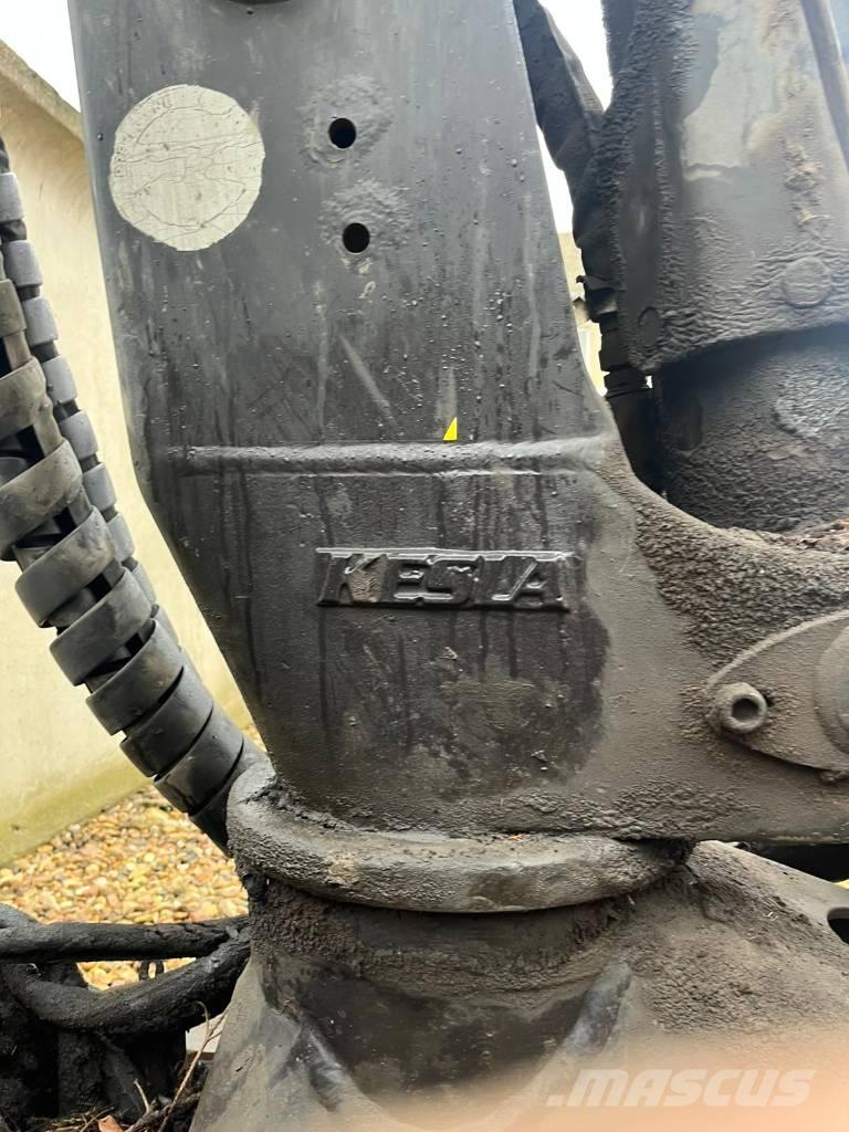 Kesla 2114ZT Erdészeti Kotrók