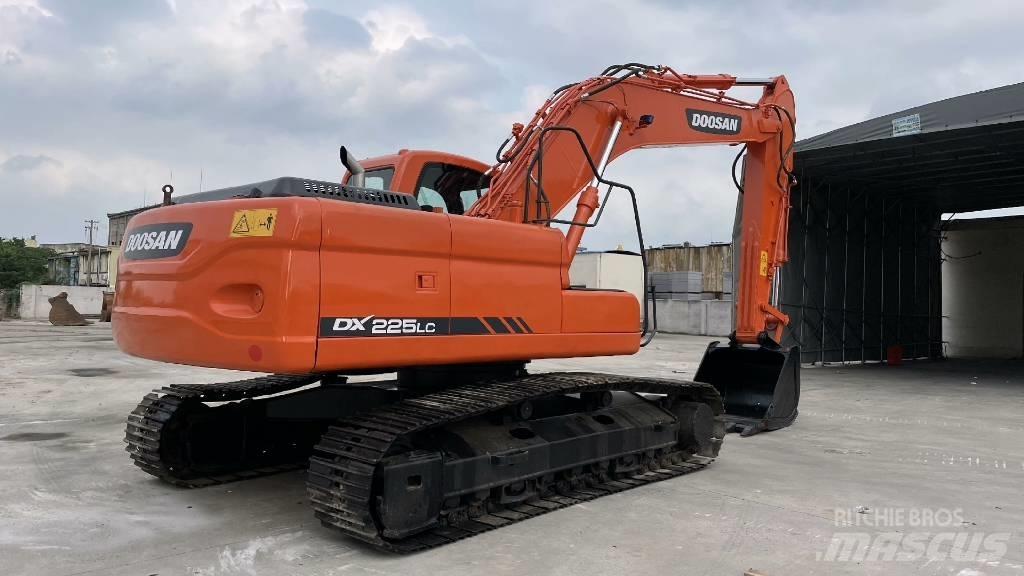 Doosan DX 225 Lánctalpas kotrók