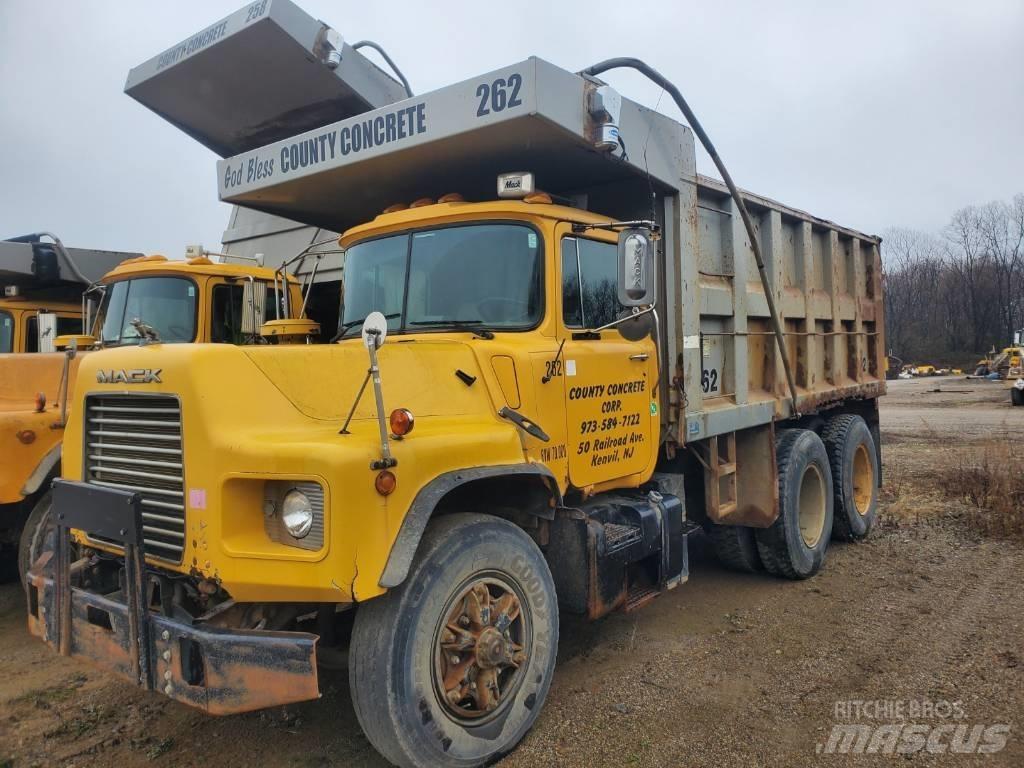 Mack DM690SX Billenő teherautók