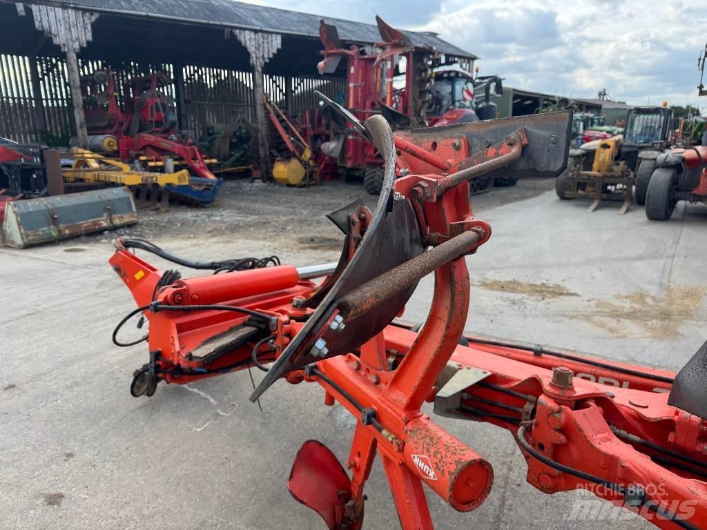 Kuhn VT 1180 M6H Váltvaforgató ekék