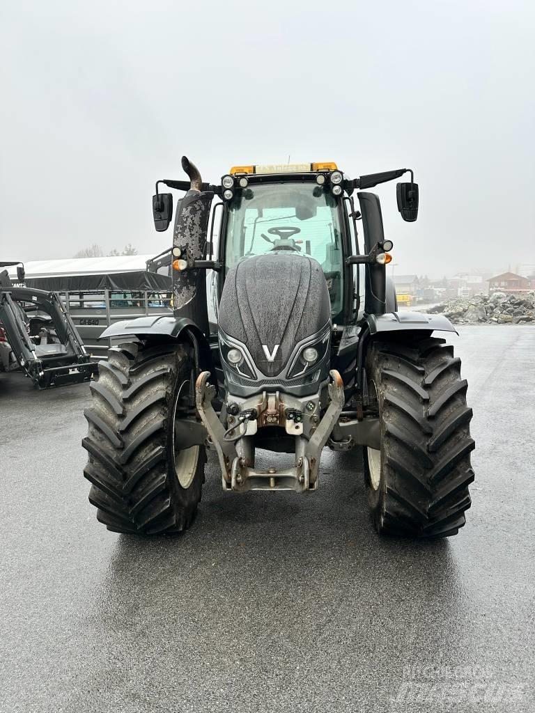Valtra T 214 D Traktorok