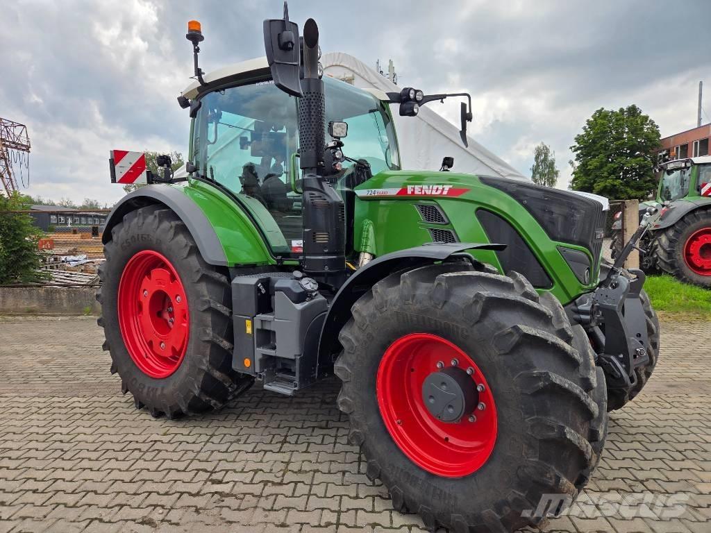 Fendt 724 Vario Traktorok