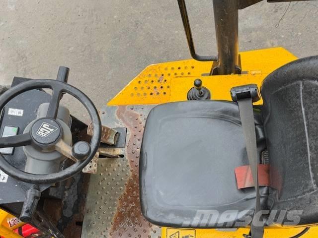 JCB 3 T Mezei dömperek