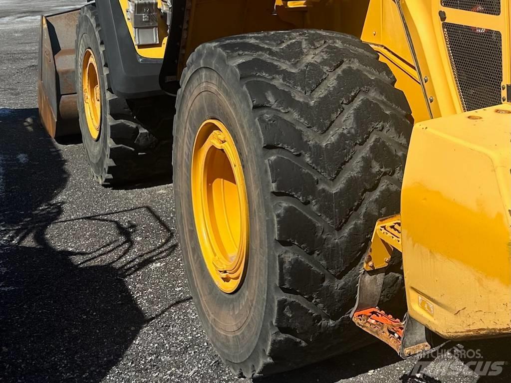 Volvo L 260 H Gumikerekes homlokrakodók
