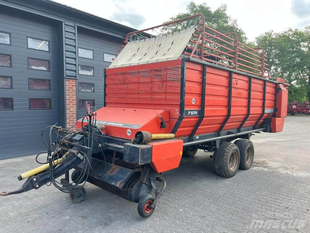 Deutz Fahr F 570 Önrakodó pótkocsik