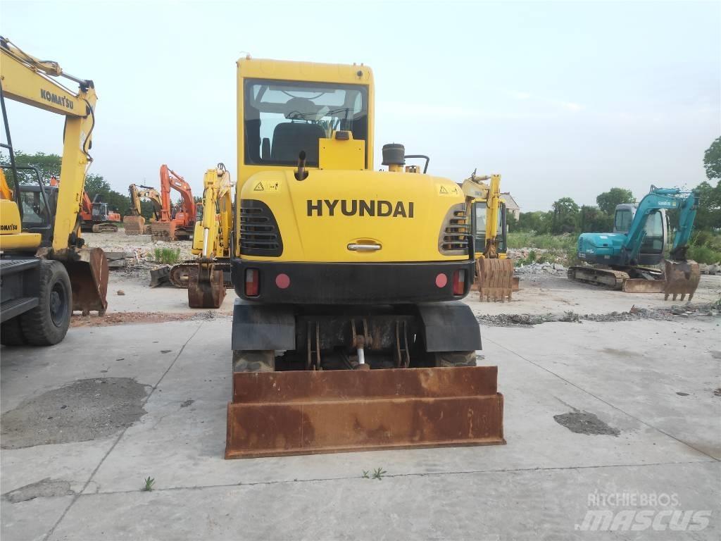 Hyundai R60W-7 Gumikerekes kotrók