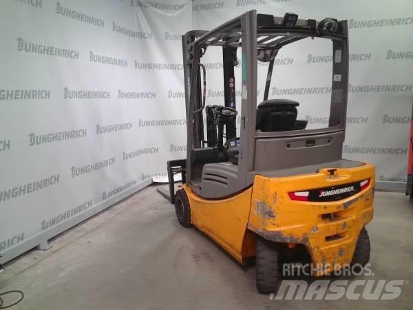 Jungheinrich EFG 320 Elektromos targoncák