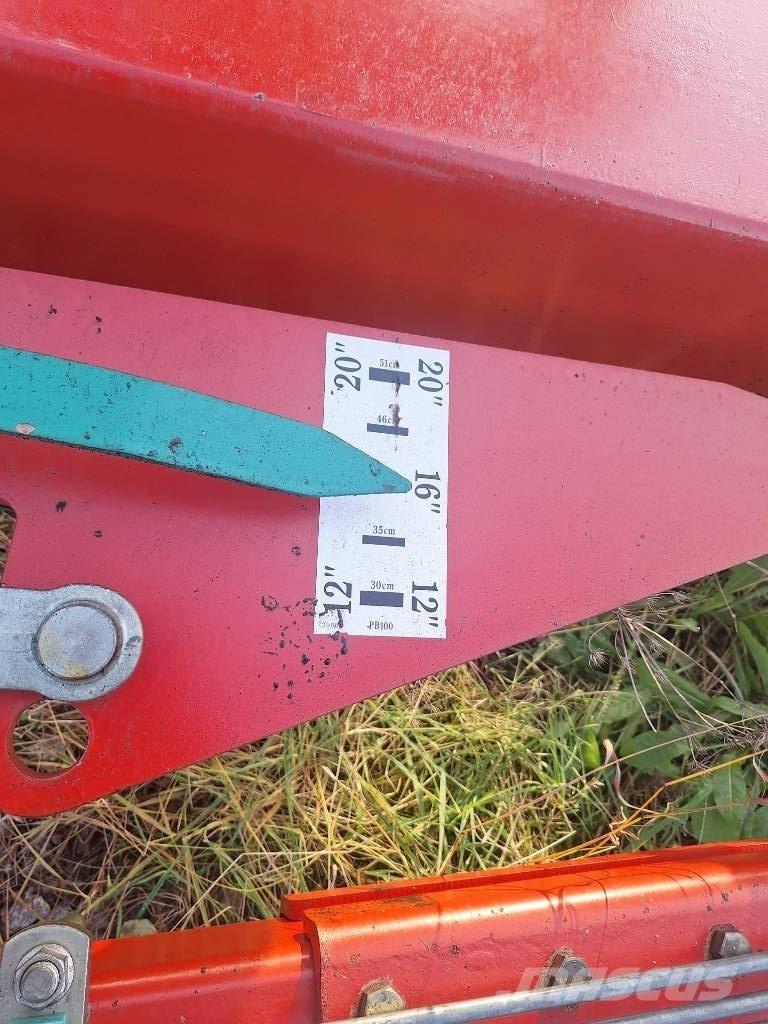Kverneland PB100 Váltvaforgató ekék
