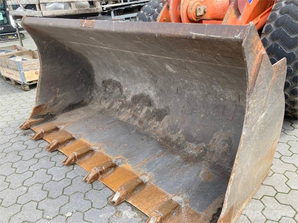 Fiat-Hitachi W 190 Gumikerekes homlokrakodók