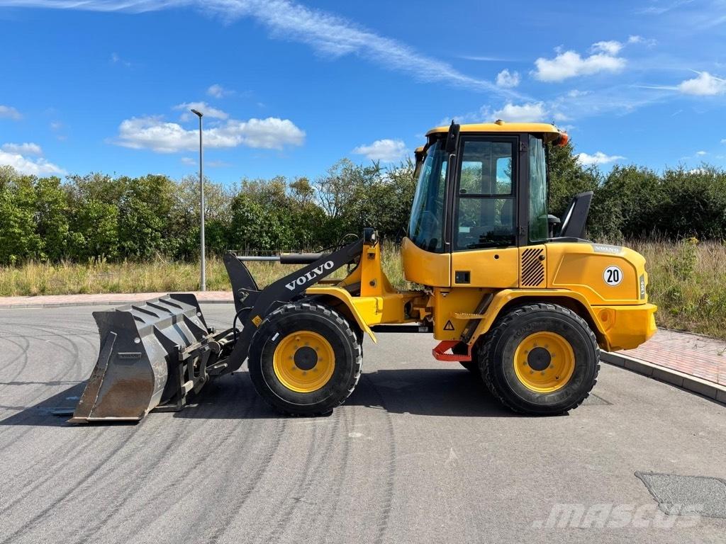 Volvo L 30 G Gumikerekes homlokrakodók