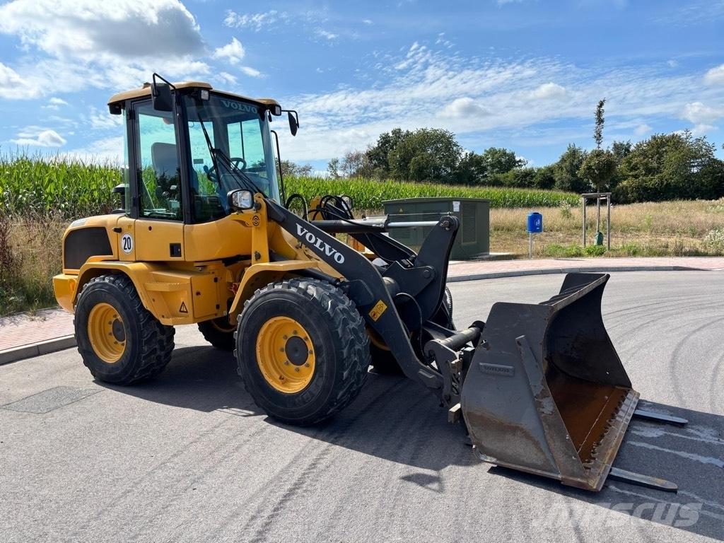 Volvo L 30 G Gumikerekes homlokrakodók