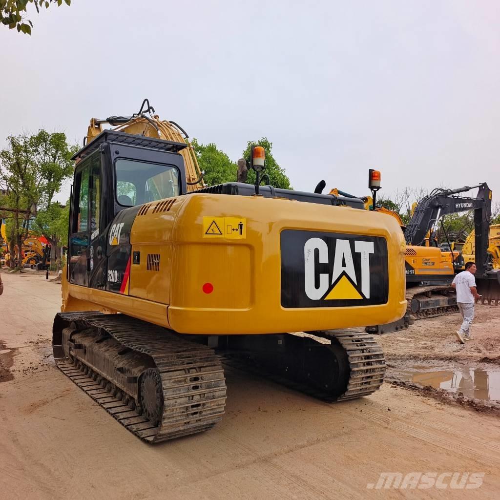 CAT 320 D2L Lánctalpas kotrók