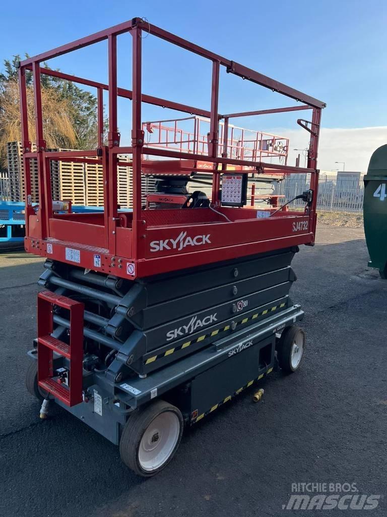 SkyJack SJ 4732 Ollós emelők