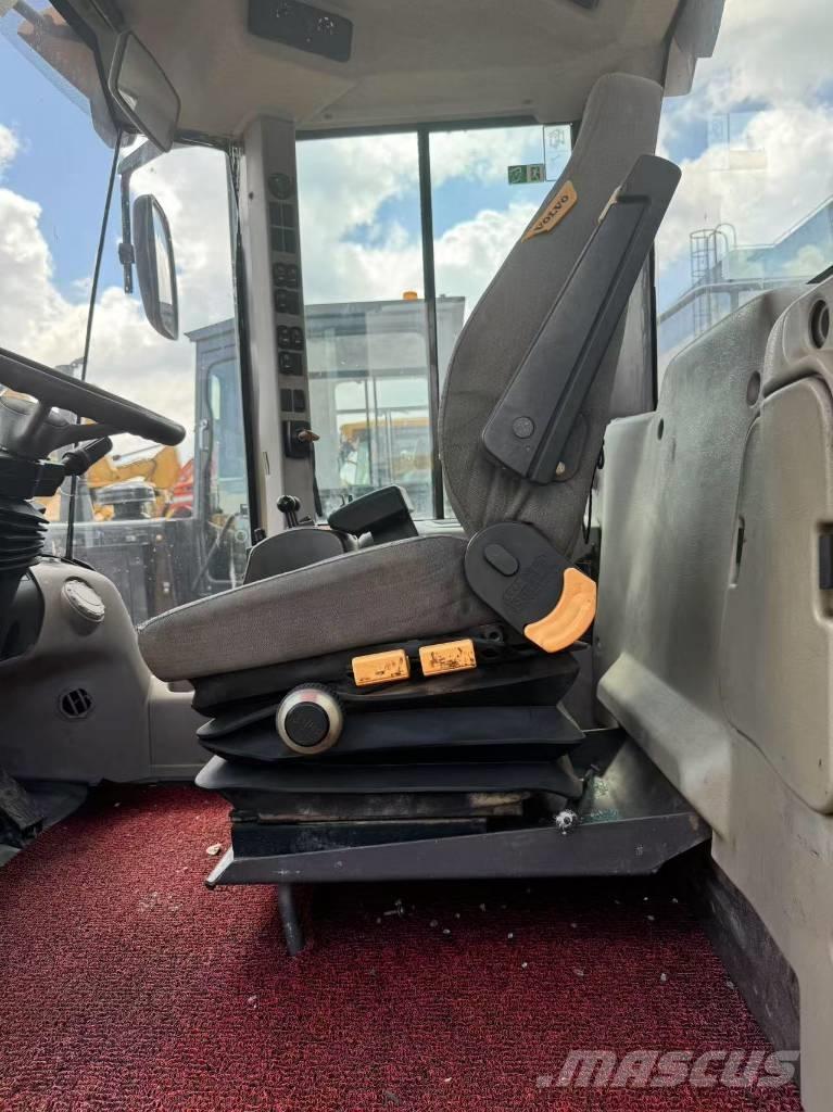 Volvo L 105 Gumikerekes homlokrakodók
