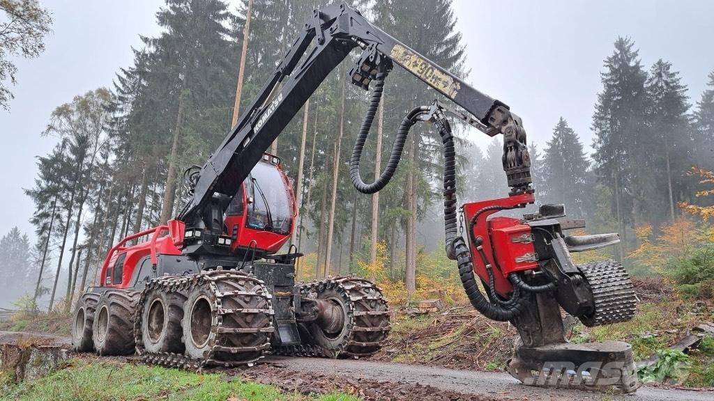 Komatsu 931 XC Betakarítók