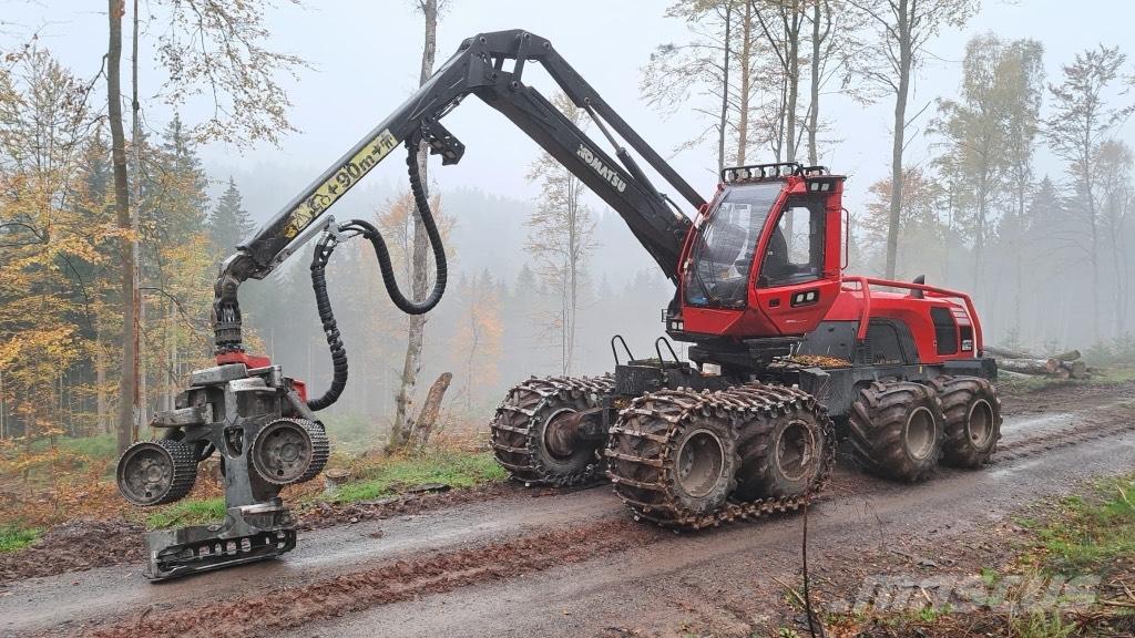 Komatsu 931 XC Betakarítók
