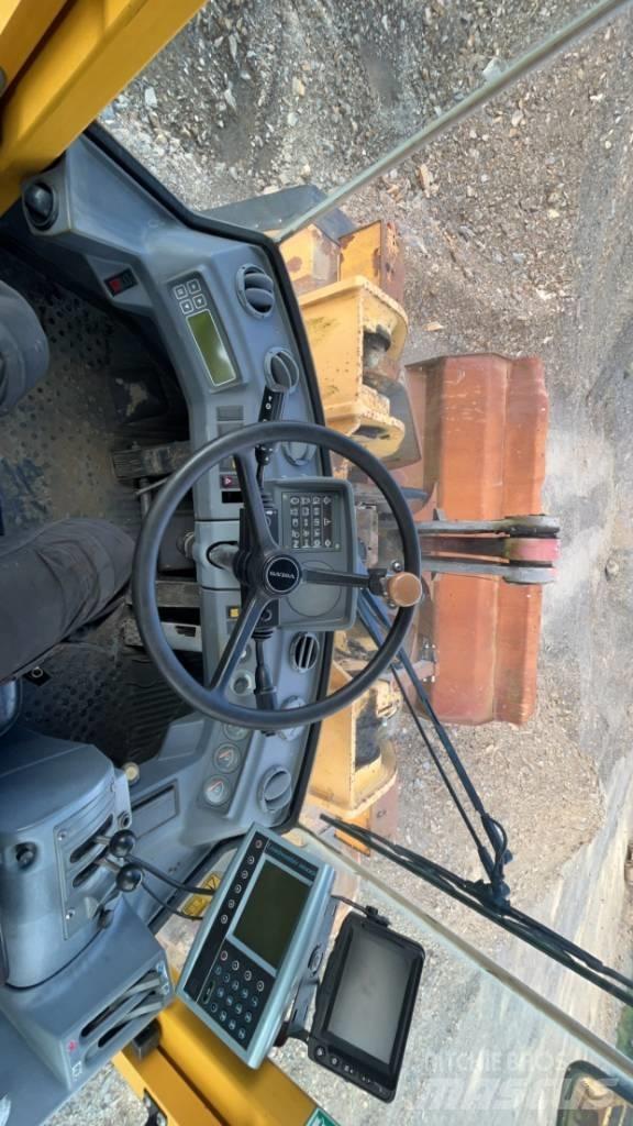 Volvo L 180 C Gumikerekes homlokrakodók