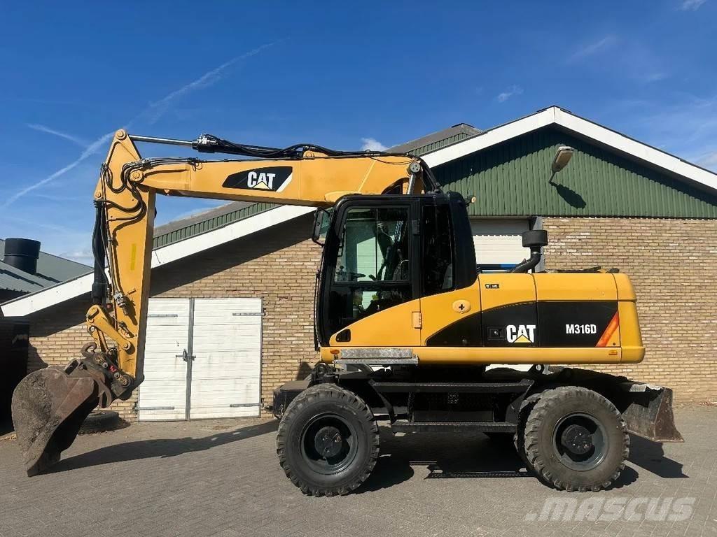 CAT M316D Gumikerekes kotrók